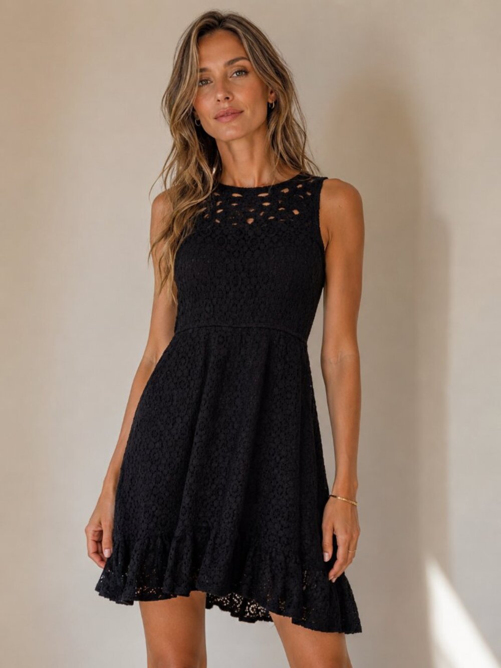SOLITAIRE black lace dress with scalloped hem Size Small